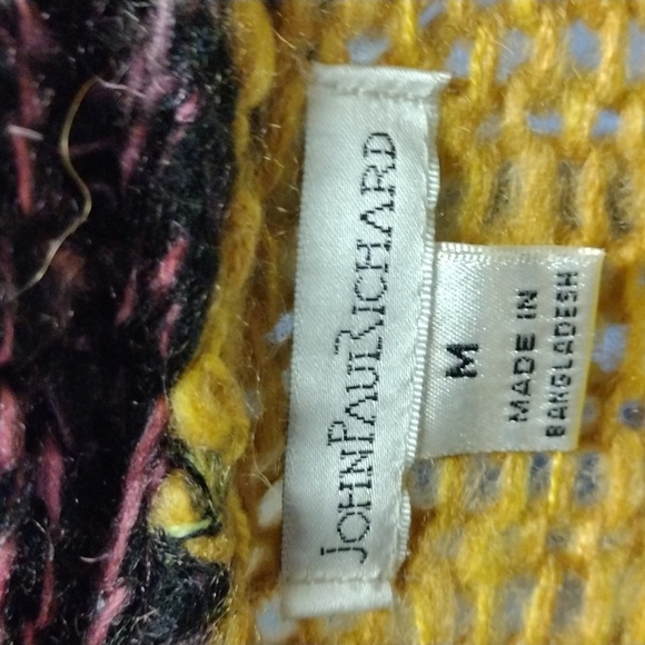 Sweet Sweater! - Picture 3 of 3